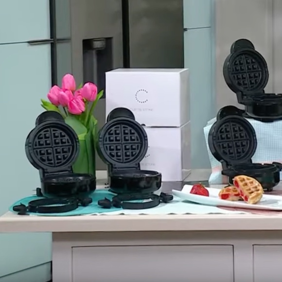 Curtis Stone Stuffed Waffle Maker w/ Recipes - New in Box - Picture 7 of 16